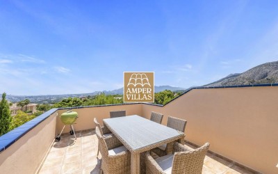 Spacieuse villa à vendre avec de belles vues et magnifique jardin à Altea Costa Blanca